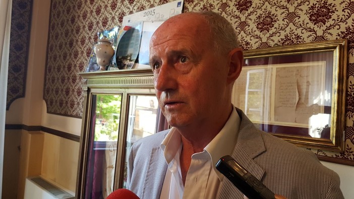 Profughi in arrivo ad Alassio, Canepa: "Sono tutti uomini giovani, quasi mai donne e bambini, perché?" Profughi in arrivo ad Alassio, Canepa: "Sono tutti uomini giovani, quasi mai donne e bambini, perché?"