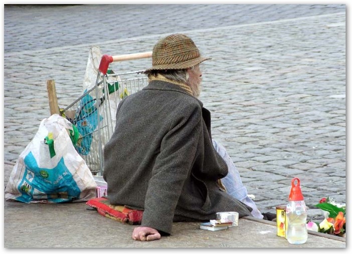 Savona: l'ordinanza antiaccattoni e la mail di un lettore