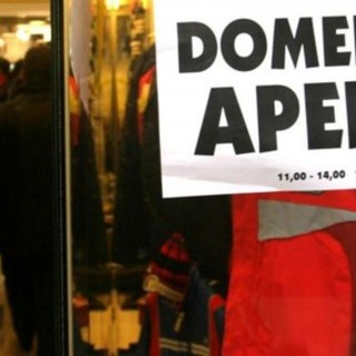 Negozi chiusi la domenica, sì o no? Combattuti i savonesi sulla proposta del Governo (VIDEO)