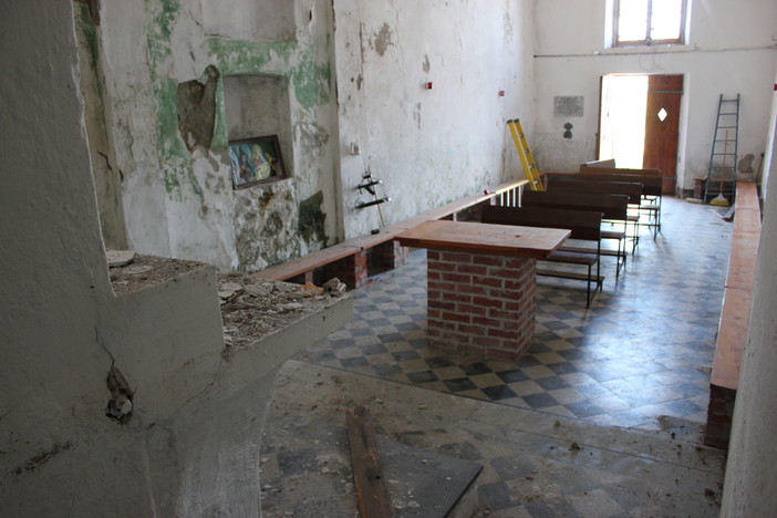 Due chiesette abbandonate al degrado più completo, la denuncia di Roberto Nicolick