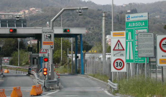 Albisola, dal 26 giugno al 12 settembre ritorna l'ordinanza di stop ai mezzi pesanti il venerdì e sabato Albisola, dal 26 giugno al 12 settembre ritorna l'ordinanza di stop ai mezzi pesanti il venerdì e sabato