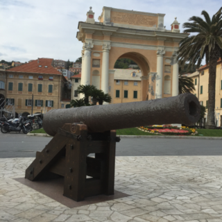 Finale Ligure: ultimato il restauro delle due bocche da fuoco simbolo della città