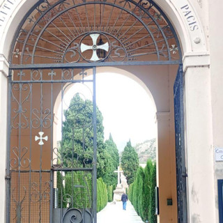 Albisola, ok unanime al nuovo regolamento di polizia mortuaria e dei servizi cimiteriali