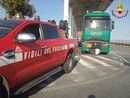 Camion perde sostanze chimiche a Ceriale: intervento dei Vigili del fuoco Camion perde sostanze chimiche a Ceriale: intervento dei Vigili del fuoco