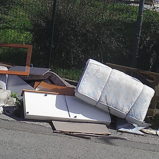 Quiliano, individuati i responsabili dell’abbandono di rifiuti nella zona di via Cosciari