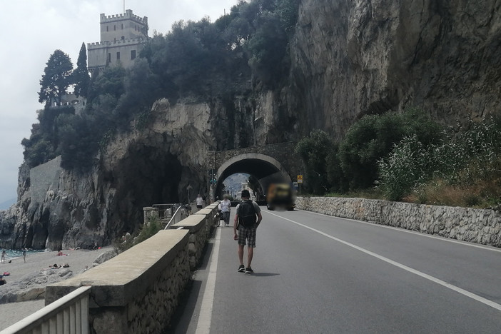 Finale, piloncini sulla passeggiata del Castelletto pericolanti: firmata dal sindaco l'ordinanza per la messa in sicurezza Finale, piloncini sulla passeggiata del Castelletto pericolanti: firmata dal sindaco l'ordinanza per la messa in sicurezza