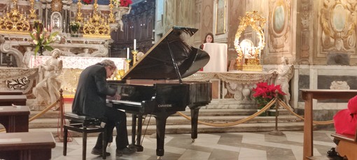 Finalborgo, la musica incanta San Biagio col piano del maestro Luppi Musso e dei suoi allievi