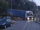 Autostrada chiusa, tir sulle provinciali: tre rimangono bloccati a Orco Feglino (FOTO)