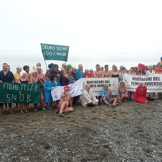 Cimento delle Albisole, 57 i partecipanti alla ciumba nel mare albisolese (FOTO)