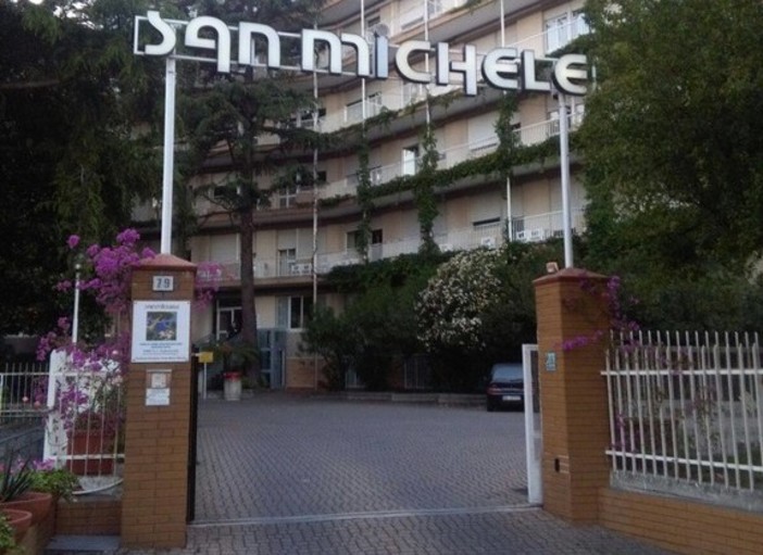 Albenga, i lavoratori della clinica San Michele ricevuti dal sindaco: "Ci accompagnerà in Prefettura in caso di convocazione"