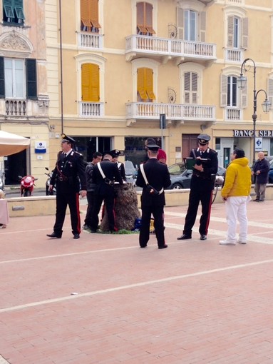 Albenga, la segnalazione di una nostra lettrice: “Alle 21.30 ho avuto paura ad attraversare piazza del Popolo” Albenga, la segnalazione di una nostra lettrice: “Alle 21.30 ho avuto paura ad attraversare piazza del Popolo”
