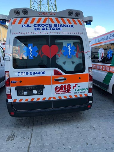Altare, la Croce Bianca inaugura una nuova ambulanza