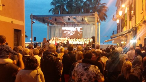 Laigueglia, in piazza Marconi il concerto del Coro Voci Bianche dei bambini