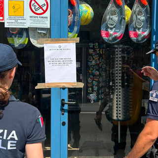 Finale Ligure, alcolici ai minori  di 16 anni e cibo scaduto: chiusura di 10 giorni per un minimarket