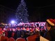 Andora apre le festività natalizie con l’accensione dell’albero e il concerto dei 300 bambini delle scuole