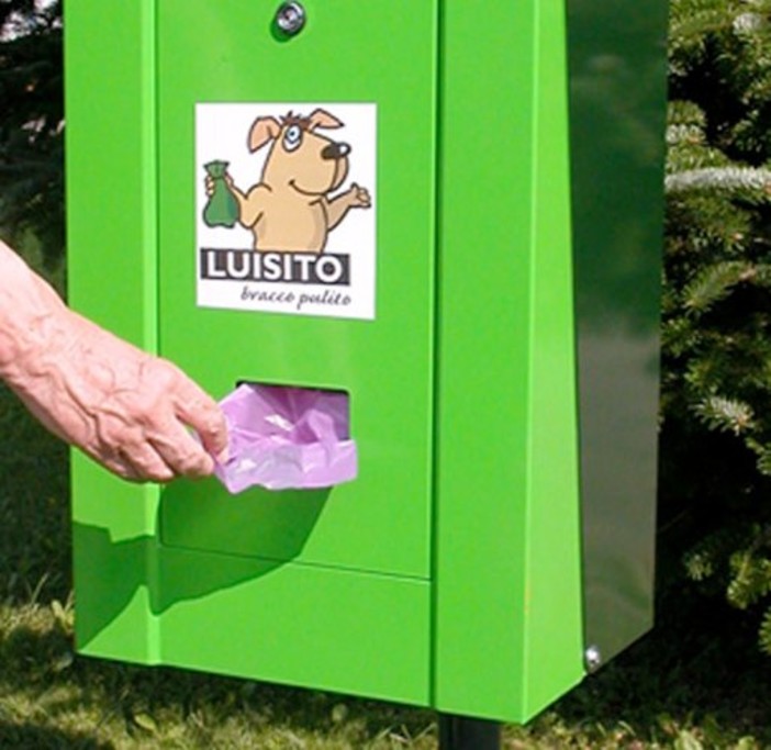 A Tovo San Giacomo arrivano cinque nuovi contenitori per deiezioni canine