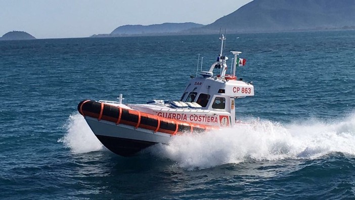 Soccorsa imbarcazione in avaria tra Noli e Spotorno Soccorsa imbarcazione in avaria tra Noli e Spotorno
