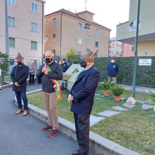 Albisola, davanti alla sede degli alpini intitolato un largo al Milite Ignoto (FOTO e VIDEO)