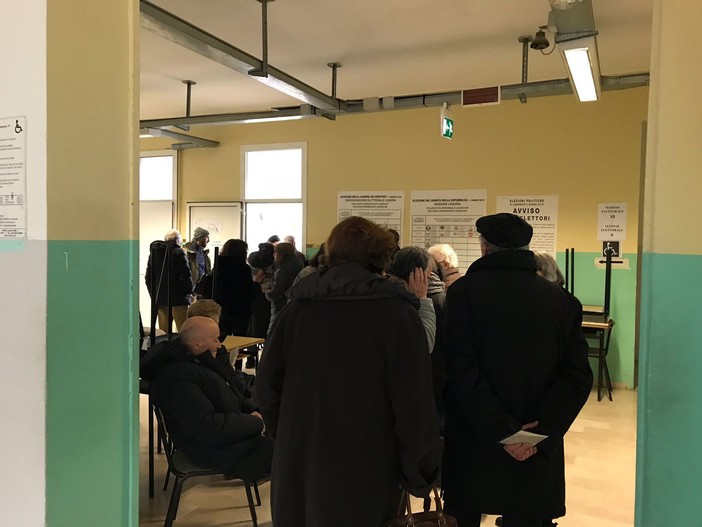 Liguria: chiusi i seggi, hanno votato oltre il 70% degli aventi diritto Liguria: chiusi i seggi, hanno votato oltre il 70% degli aventi diritto