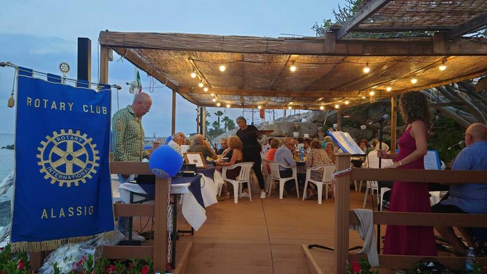 Rotary, una serata sul mare per la solidarietà: ad Albenga la cena benefica che unisce i club liguri Rotary, una serata sul mare per la solidarietà: ad Albenga la cena benefica che unisce i club liguri