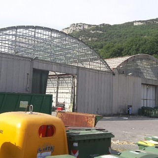 Finale Ambiente verso il trasferimento nella nuova sede: iniziate le opere di demolizione dell'ex capannone Ghigliazza
