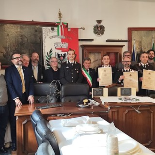 Rapina in una banca a Laigueglia sventata dai carabinieri: riconoscimenti consegnati ai militari (FOTO)