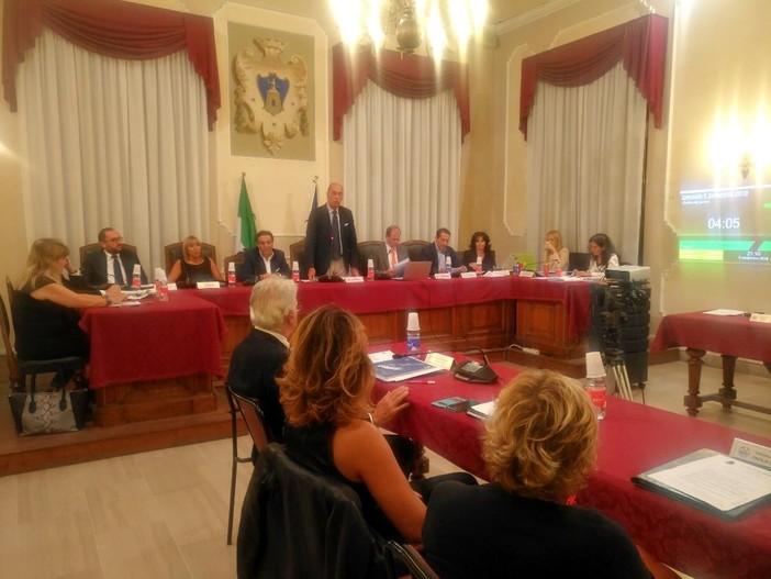 Alassio vota in consiglio per salvare il servizio di elisoccorso ai vigili del fuoco