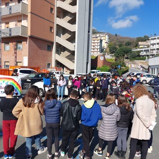 Savona, gli studenti del Comprensivo II rendono omaggio alle 13 vittime dell'eccidio di Valloria