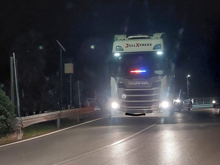 Celle, chiuso nella notte il casello: disagi sull'Aurelia per il passaggio dei camion