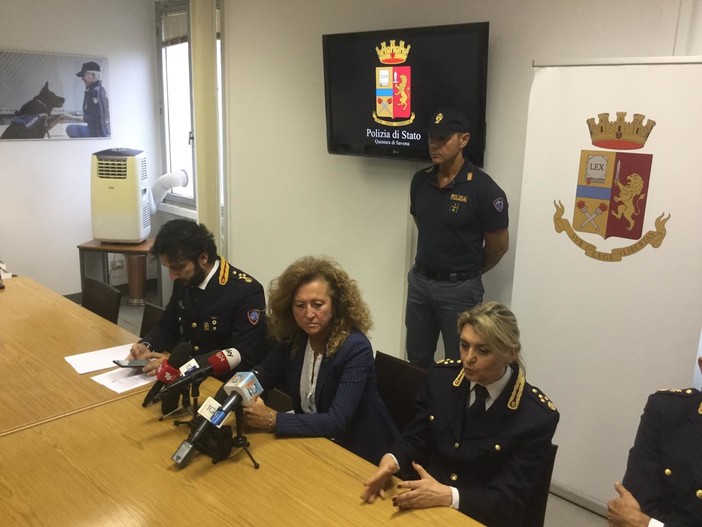 Assassinio al karaoke, Massari dopo l'arresto: "Non sono pentito, ma dispiaciuto per i feriti" (VIDEO) Assassinio al karaoke, Massari dopo l'arresto: "Non sono pentito, ma dispiaciuto per i feriti" (VIDEO)