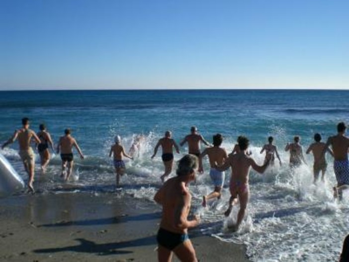 Domenica a Celle Ligure cimento invernale e carnevale Domenica a Celle Ligure cimento invernale e carnevale