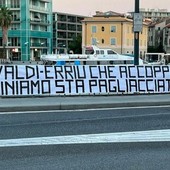 Calcio | Savona. Caso ripescaggio, striscione dei tifosi contro Giulio Ivaldi e Cristina Erriu Calcio | Savona. Caso ripescaggio, striscione dei tifosi contro Giulio Ivaldi e Cristina Erriu