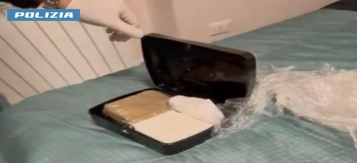 Nascondeva un chilo di cocaina in un appartamento: 54enne finisce ai domiciliari