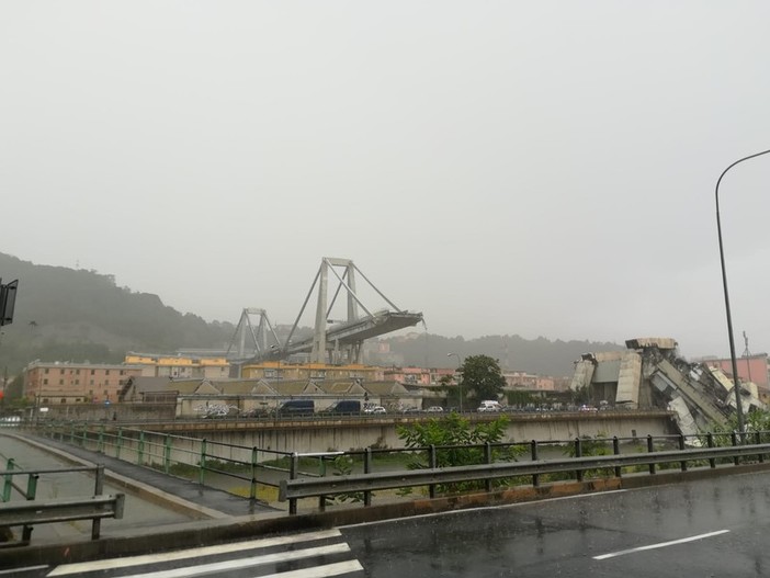 Crollo Ponte Morandi, stanziati ulteriori 28,5 milioni. Toti: "Rispondiamo in tempi certi e veloci alle esigenze" Crollo Ponte Morandi, stanziati ulteriori 28,5 milioni. Toti: "Rispondiamo in tempi certi e veloci alle esigenze"