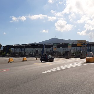 Strade ed autostrade non sono strapiene ma i turisti del primo weekend post Covid sono in viaggio Strade ed autostrade non sono strapiene ma i turisti del primo weekend post Covid sono in viaggio