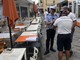 Sequestrati tavolini e sedie a un locale di Alassio: operazione congiunta della polizia locale e della guardia costiera