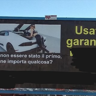 Cartelloni "sessisti" a Savona, il sindaco: "Non accettiamo mercificazione del corpo"