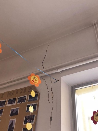 Crepe nelle scuole Paccini di Albenga i genitori scattano e sono pronti ad esposti e raccolte firme