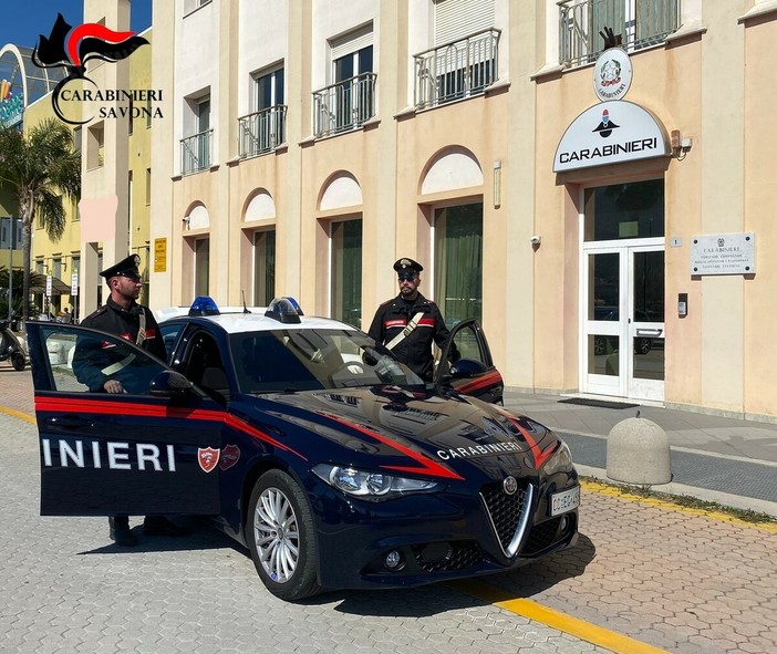 Albenga, tenta un furto e scappa sul tetto di un ristorante. Arrestato dai Carabinieri