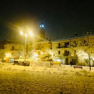 La 'dama bianca' illumina la notte di Cairo Montenotte (FOTO)