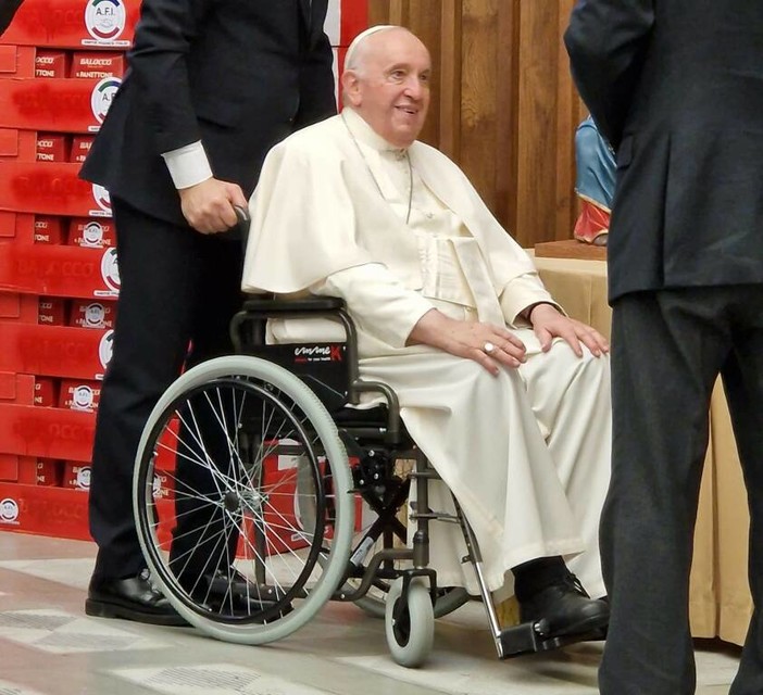 Papa Francesco: peggiorano le condizioni di salute, ripresa la ventilazione meccanica Papa Francesco: peggiorano le condizioni di salute, ripresa la ventilazione meccanica