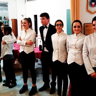 Un'immagine di repertorio di una delle passate edizioni della "Cena di Natale" all'Alberghiero "Migliorini"