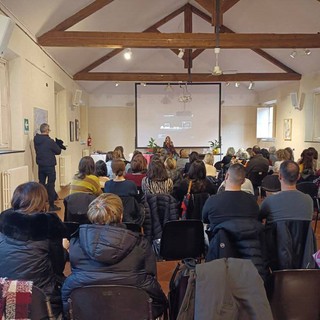 Creare rete per crescere ragazze e ragazzi felici: genitori e insegnanti al convegno dell'I.C. Finale Ligure