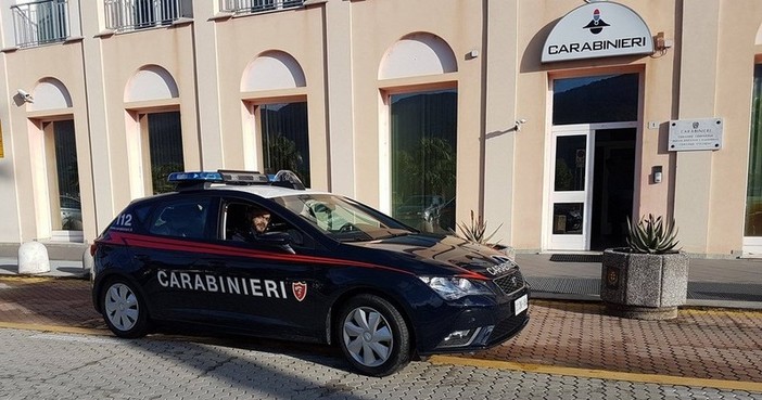 Albenga, uomo deceduto nel sonno nella caserma dei carabinieri: disposta l'autopsia