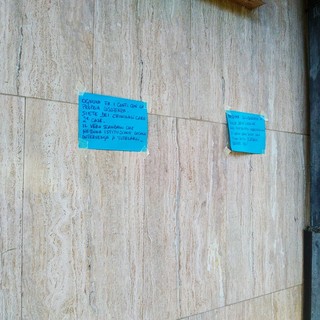 Albenga: nuova ondata di cartelli contro i titolari di seconde case, etichettati come "criminali"