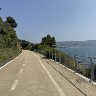 Un tratto della ciclopedonale di Andora recentemente inaugurato