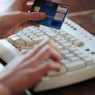 Savona: due denunce per truffe telematiche