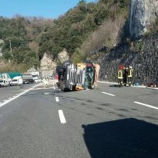 Chiusa l'autostrada tra Varazze e Arenzano: 15 km di coda al casello di Varazze