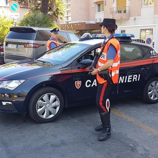 Alassio, ruba il portafogli ad una barista e scappa: arrestata