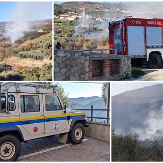 Tovo, spento l'incendio in località Liggia: indagini in corso per accertarne le cause (FOTO e VIDEO) Tovo, spento l'incendio in località Liggia: indagini in corso per accertarne le cause (FOTO e VIDEO)